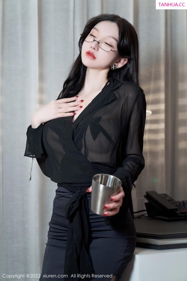 周于希dummy  [XiuRen]高清写真图 2022.11.25 No.5914 周于希Sally 黑丝美臀第18张图片